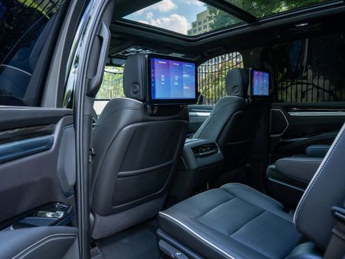 Used 2026 Cadillac Escalade Luxury w/ Touring Package AWD/4WD image 13