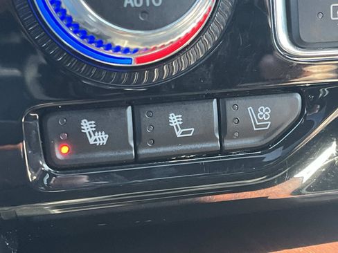 Used 2024 GMC Yukon Denali Ultimate image 32