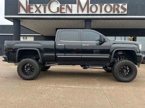 Used 2015 GMC Sierra 2500 Denali w/ Duramax Plus Package image 9