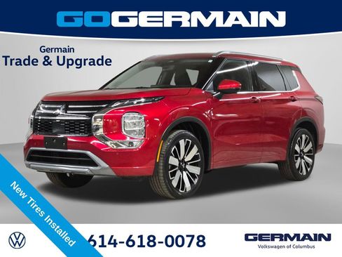 Used 2025 Mitsubishi Outlander SEL image 1