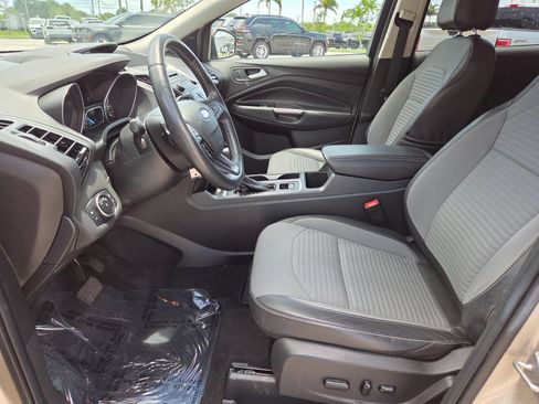 Used 2017 Ford Escape SE w/ SE Sport Appearance Package AWD/4WD image 28