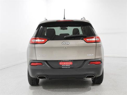 Used 2017 Jeep Cherokee Latitude w/ Comfort/Convenience Group image 20