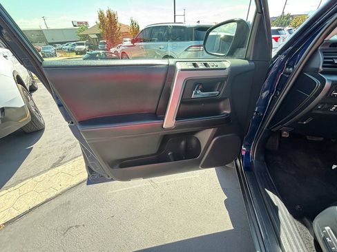 Used 2019 Toyota 4Runner SR5 Premium image 11