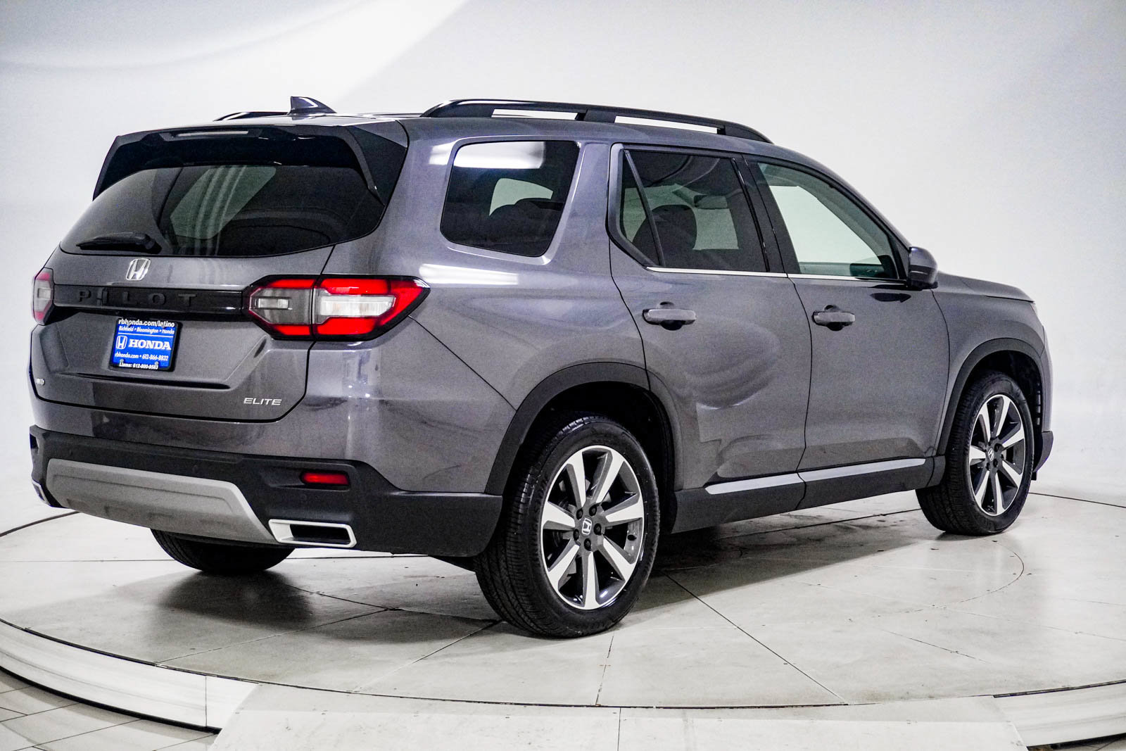 Certified 2025 Honda Pilot Elite image 11