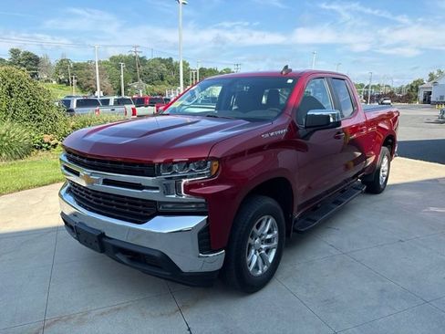 Used 2021 Chevrolet Silverado 1500 LT w/ Convenience Package II AWD/4WD image 3