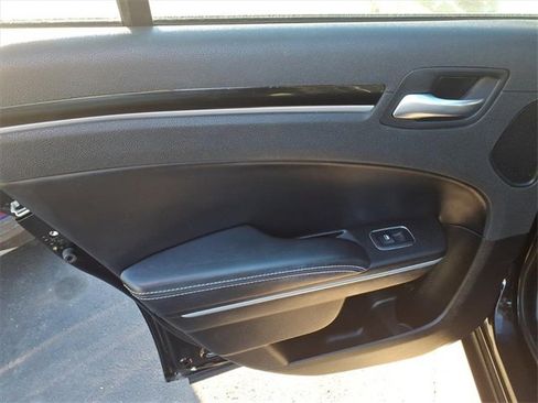 Used 2022 Chrysler 300 S image 9