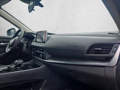 Used 2024 Nissan Rogue SV FWD image 21