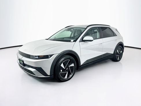 Used 2025 Hyundai Ioniq 5 SEL RWD image 3