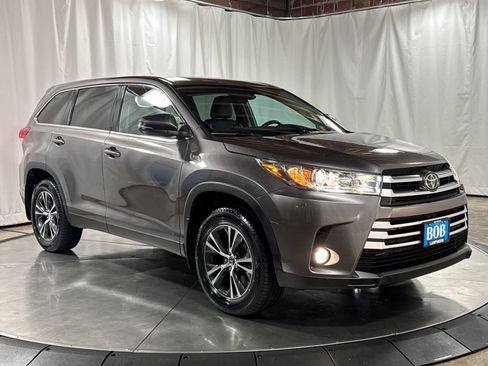 Used 2019 Toyota Highlander Plus AWD/4WD image 7