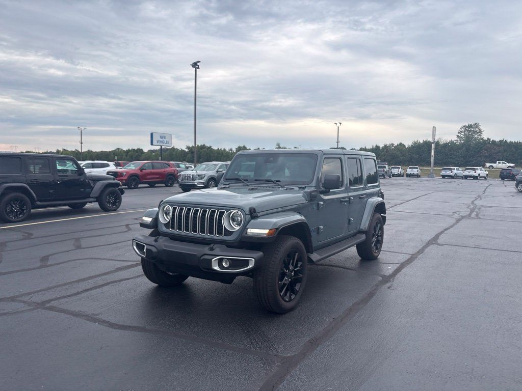 Used 2025 Jeep Wrangler Unlimited Sahara AWD/4WD image 6