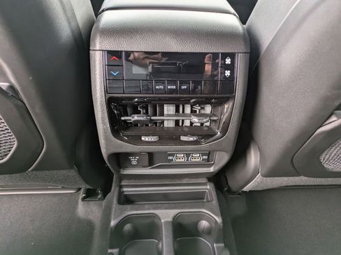 New 2025 Jeep Grand Cherokee L Laredo w/ Luxury Tech Group I RWD image 15