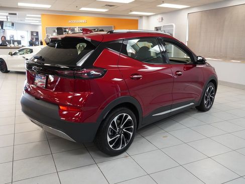 Used 2023 Chevrolet Bolt EUV Premier w/ Sun & Sound Package image 7