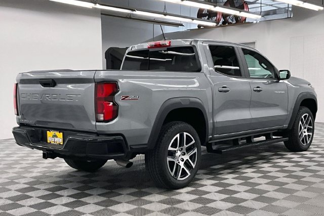 Used 2024 Chevrolet Colorado Z71 w/ Z71 Convenience Package 2 AWD/4WD image 13