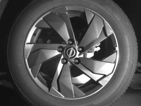 Used 2025 Nissan Rogue SV image 14