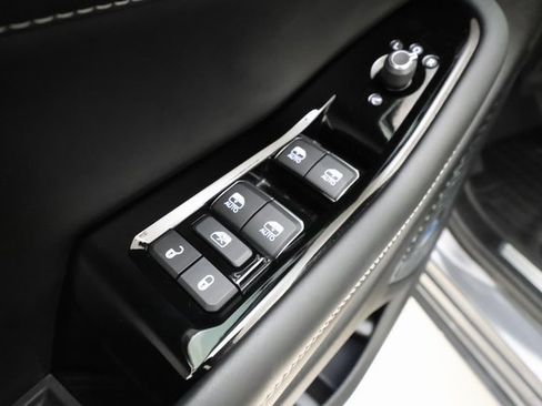 Used 2023 Jeep Grand Cherokee Overland w/ Advanced Protech Group III image 9