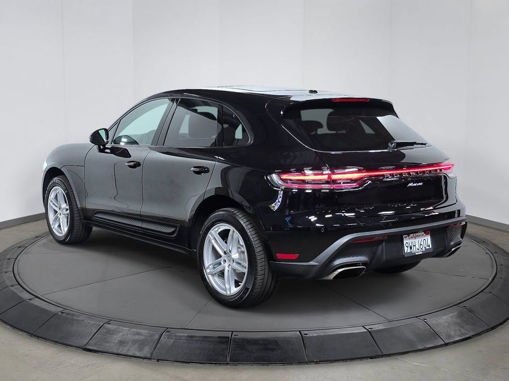 Certified 2026 Porsche Macan AWD/4WD image 3