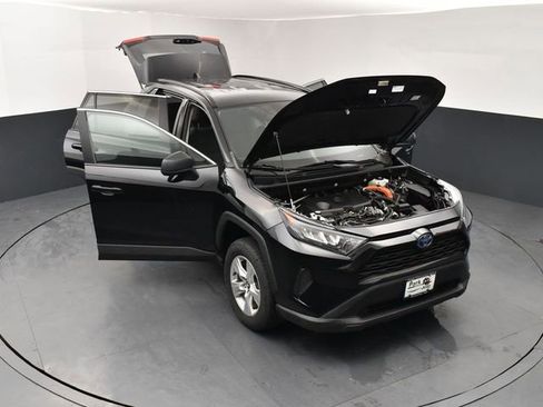 Used 2021 Toyota RAV4 LE AWD/4WD image 25