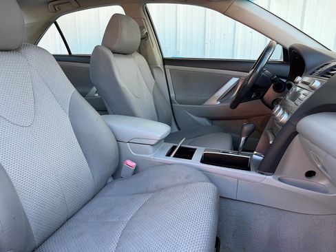 Used 2011 Toyota Camry SE w/ SE Extra-Value Pkg #1 FWD image 8