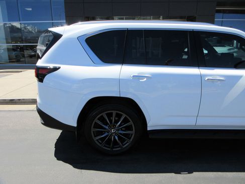 Used 2024 Lexus LX 600 F Sport AWD/4WD image 11