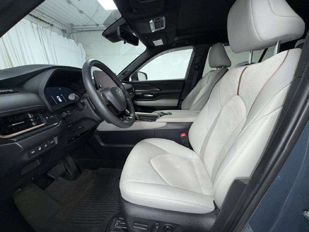 Certified 2025 Toyota Grand Highlander AWD Hybrid image 13