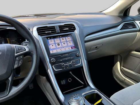 Used 2019 Ford Fusion SE FWD image 7