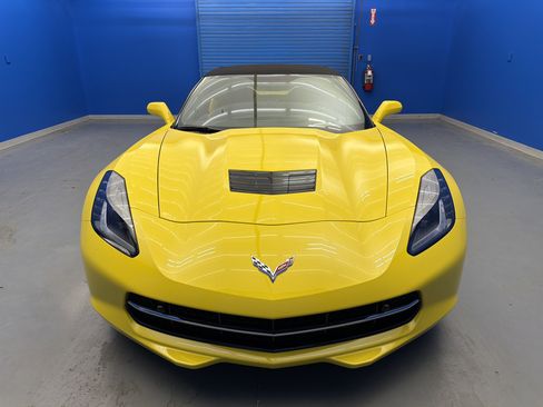 Used 2017 Chevrolet Corvette Stingray Convertible RWD image 3