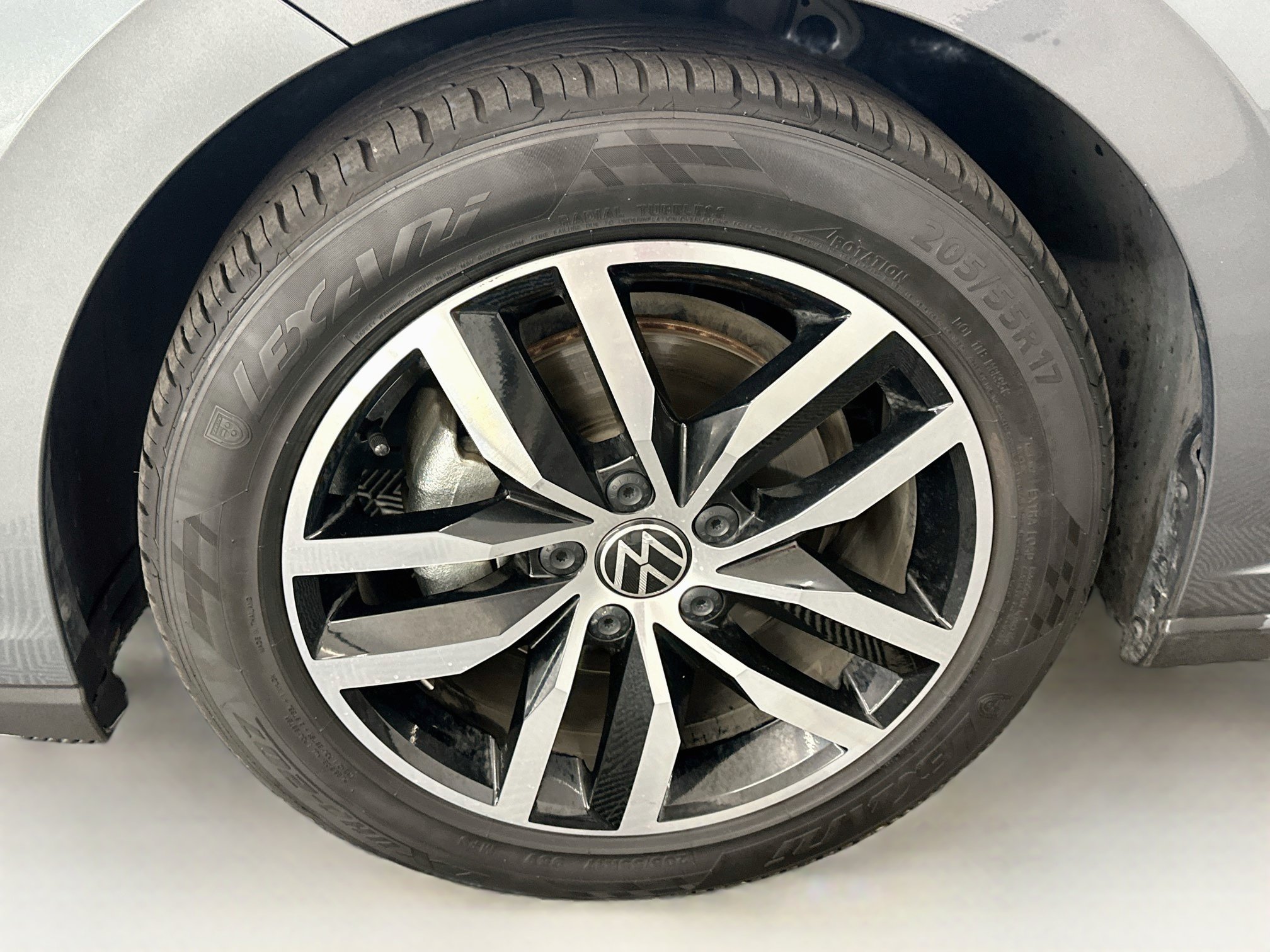Used 2025 Volkswagen Jetta SE FWD image 11