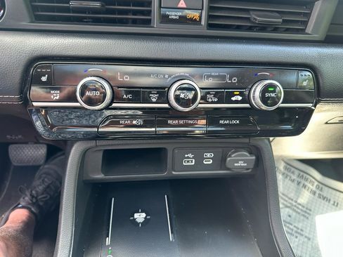 Used 2023 Honda Pilot Touring image 16