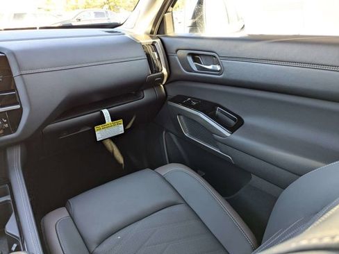 New 2025 Nissan Pathfinder Platinum image 19