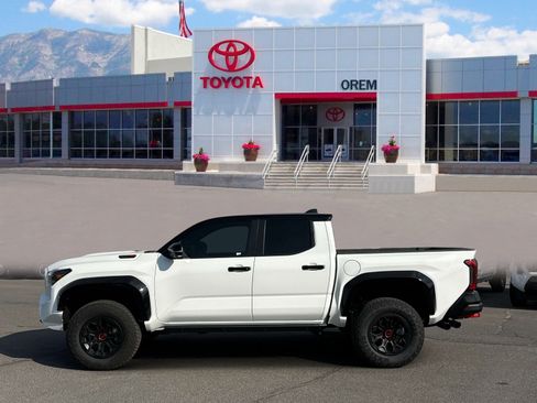 Used 2026 Toyota Tacoma TRD Pro AWD/4WD image 7