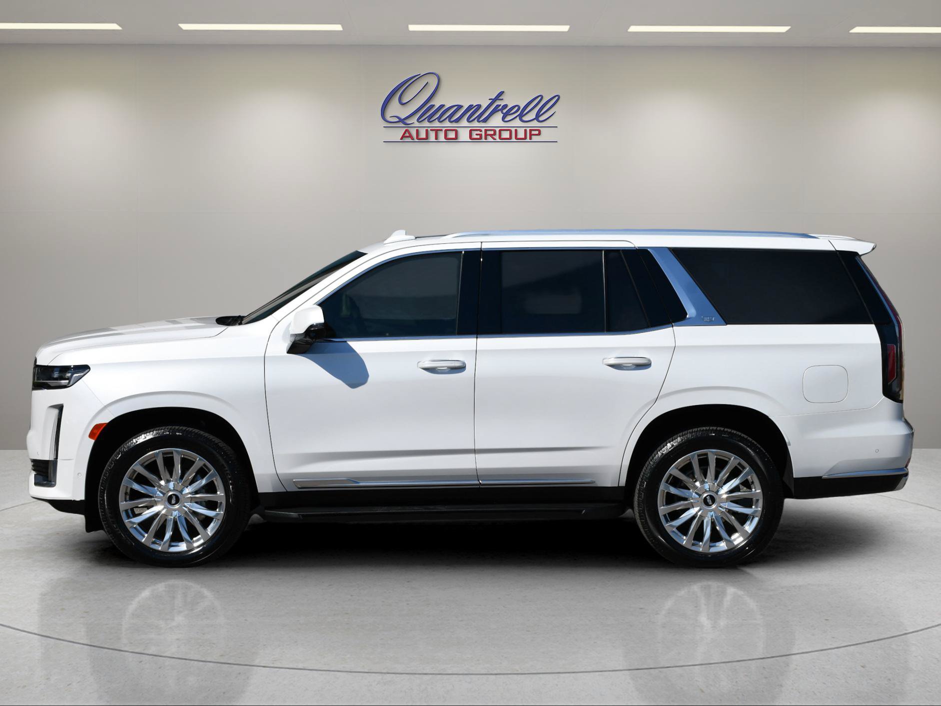 Used 2021 Cadillac Escalade Premium Luxury AWD/4WD image 7