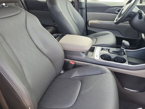 New 2026 Kia Carnival EX FWD image 15