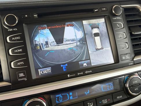 Used 2017 Toyota Highlander Limited Platinum image 32