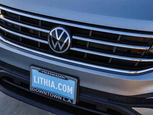 Used 2022 Volkswagen Tiguan SE w/ Panoramic Sunroof Package image 5