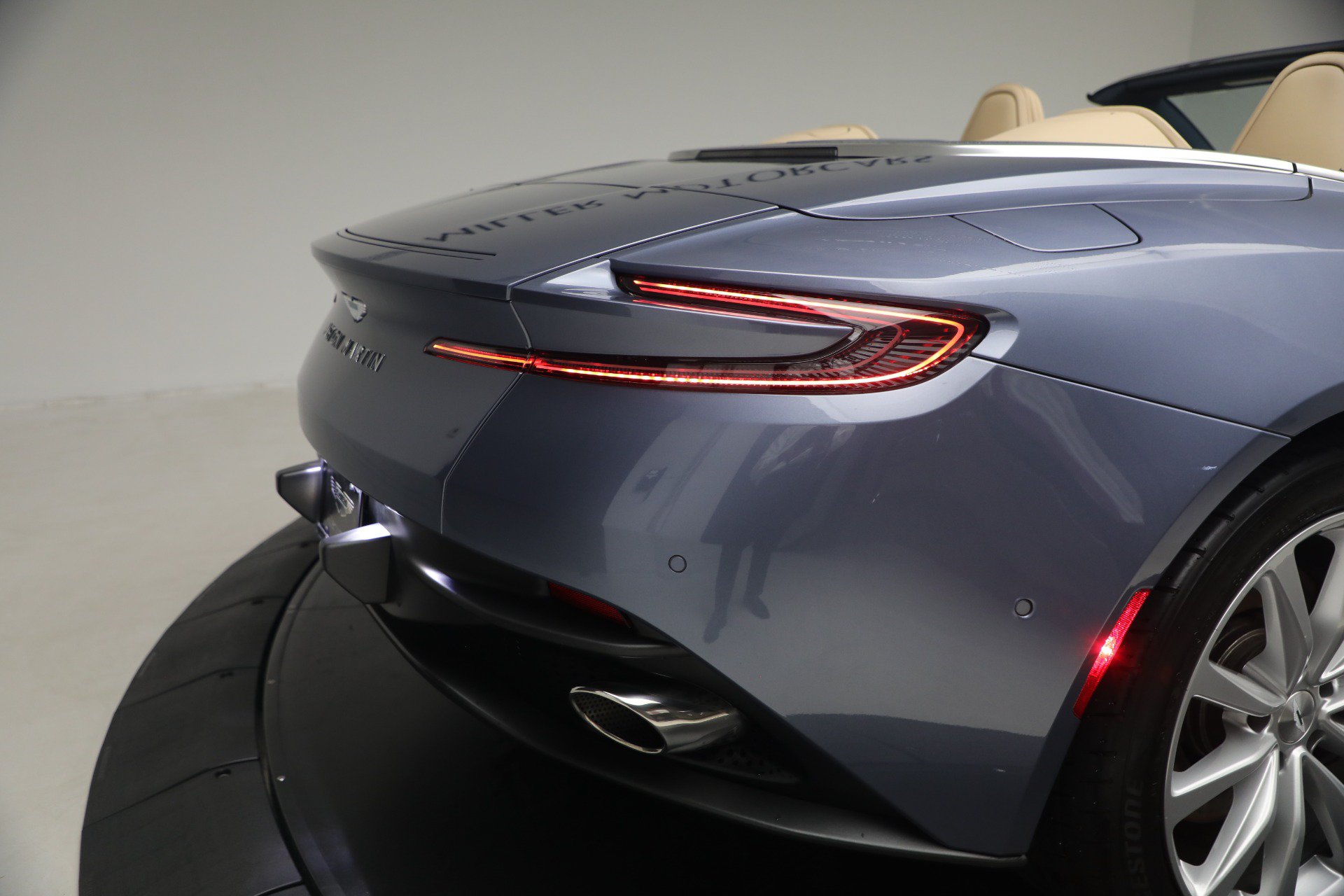 Used 2022 Aston Martin DB11 Volante RWD image 48