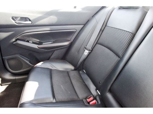 Used 2023 Nissan Altima 2.5 SR image 14