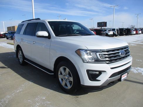 Used 2019 Ford Expedition XLT w/ Equipment Group 202A image 8