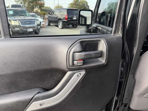 Used 2013 Jeep Wrangler Unlimited Sahara w/ Connectivity Group AWD/4WD image 16