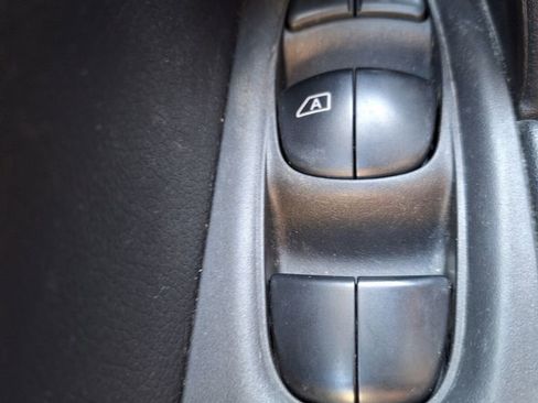 Used 2020 Nissan Rogue S image 19