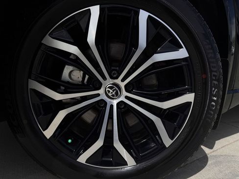 Used 2025 Toyota Crown Signia image 9