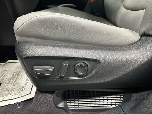 Used 2025 Toyota Sienna XLE image 12