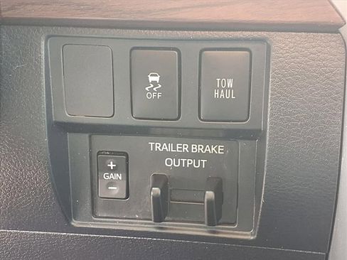 Used 2019 Toyota Tundra Limited image 8