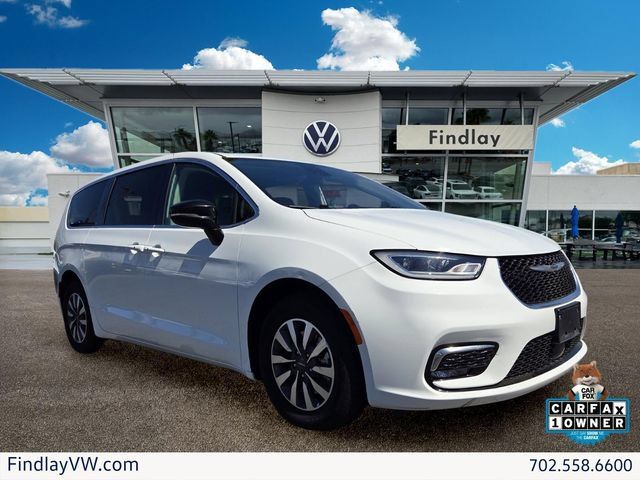 Used 2024 Chrysler Pacifica Limited FWD image 1