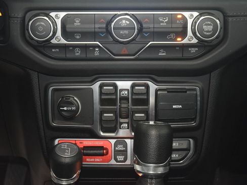 Used 2026 Jeep Wrangler Unlimited Rubicon AWD/4WD image 38