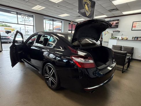Used 2016 Honda Accord Sport image 25