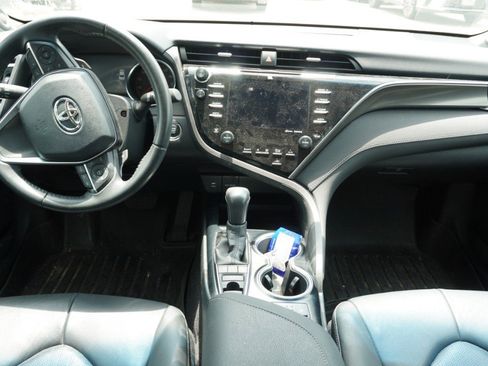 Used 2018 Toyota Camry XSE FWD image 12