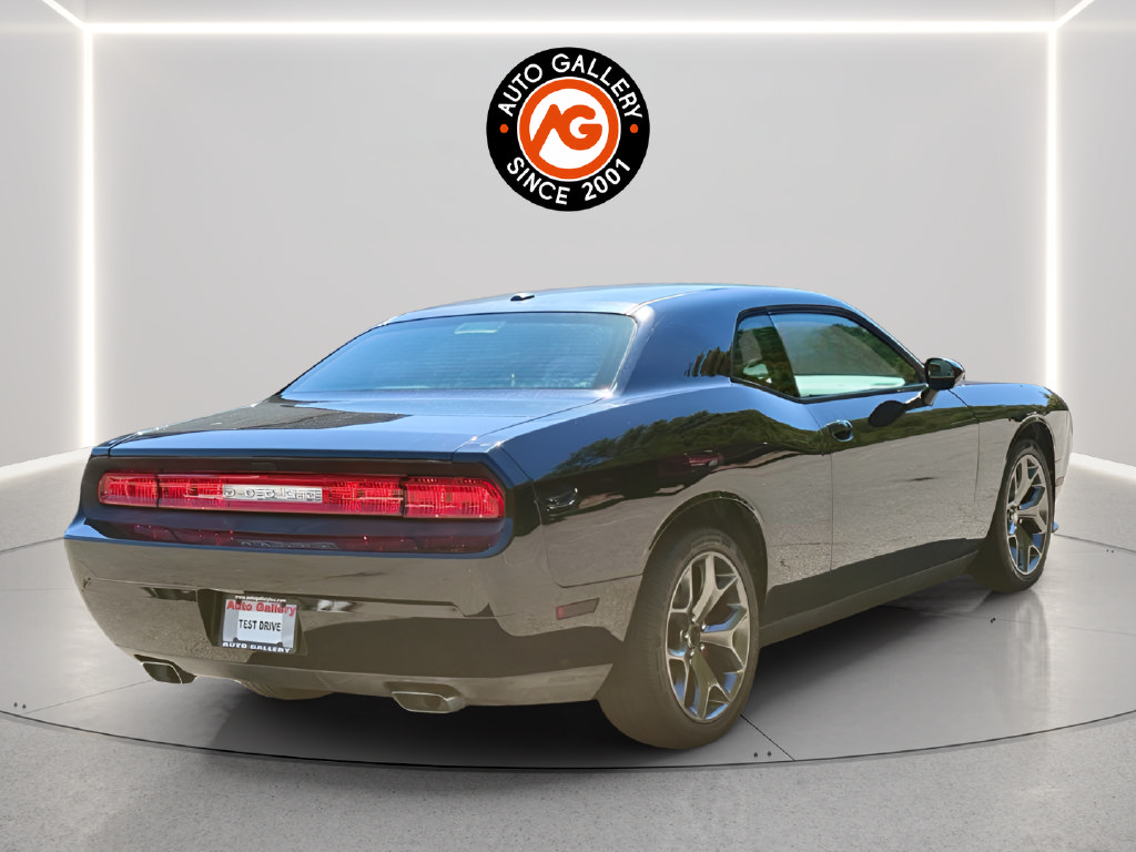 Used 2014 Dodge Challenger SXT RWD image 7