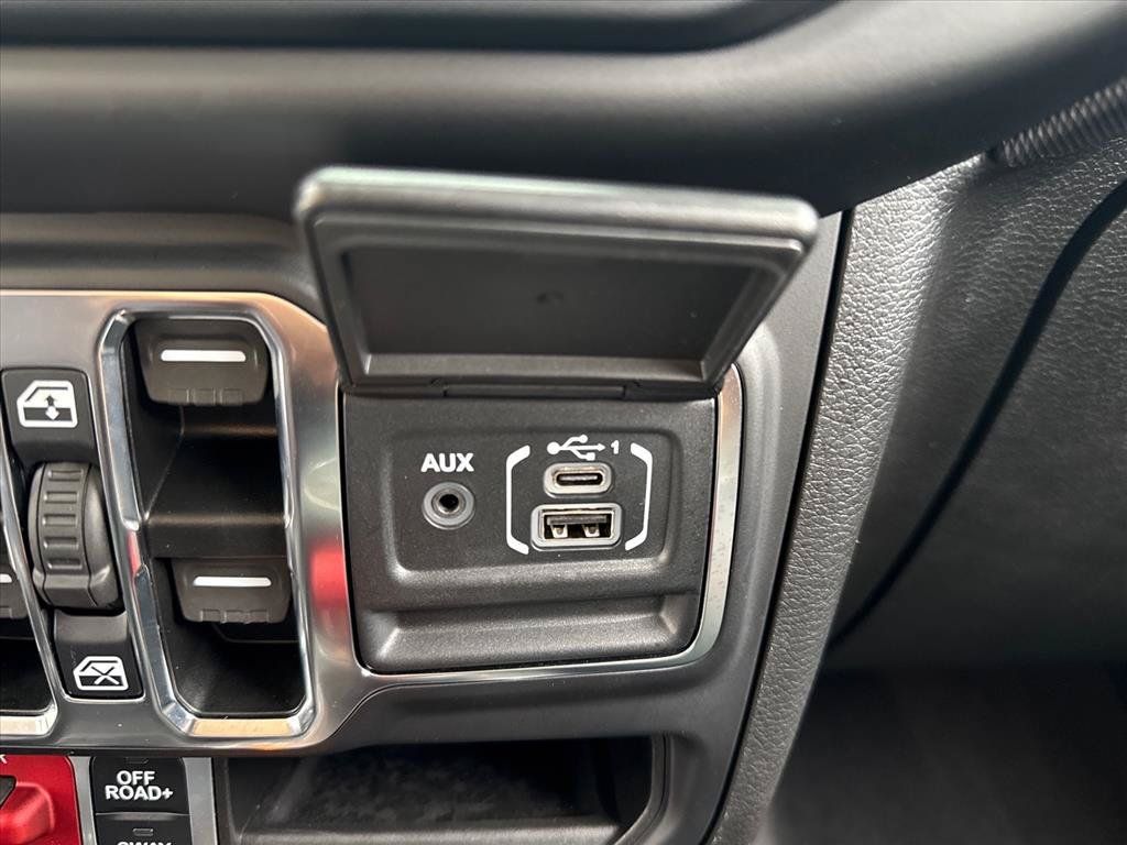Used 2023 Jeep Gladiator Rubicon w/ Cold Weather Group AWD/4WD image 14