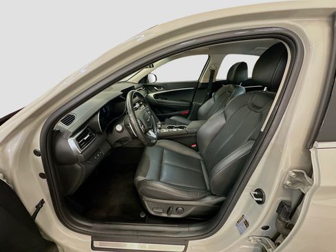 Used 2025 Genesis G70 2.5T AWD/4WD image 13