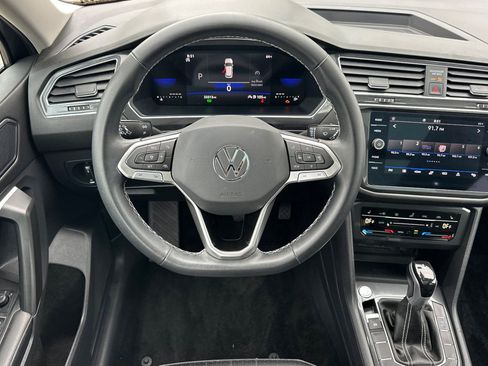 Used 2023 Volkswagen Tiguan SE FWD image 14